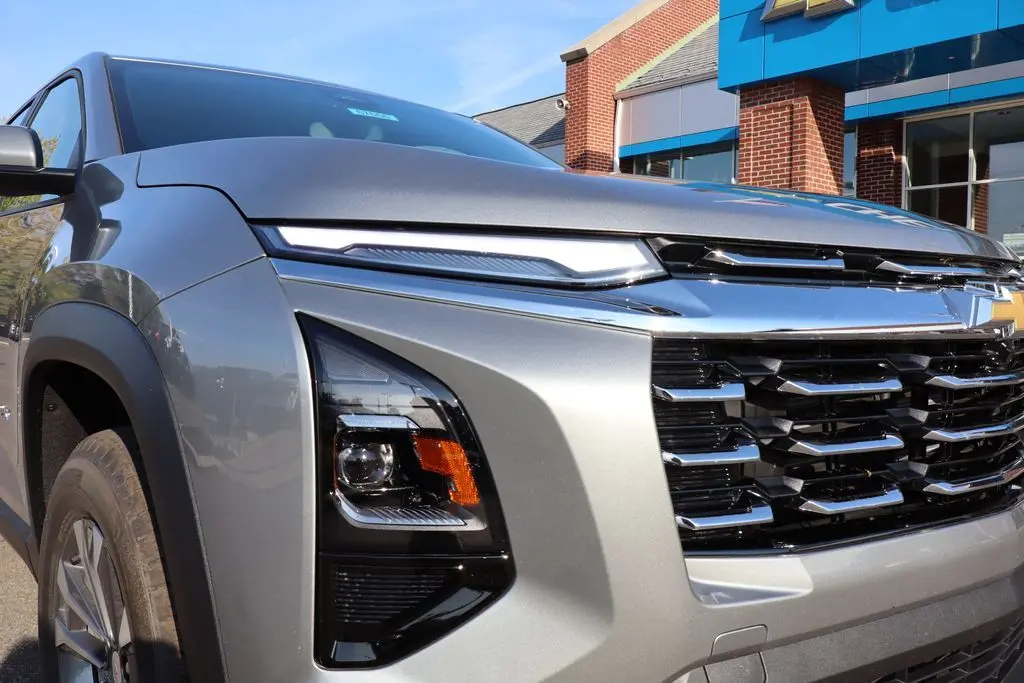 2026 Chevrolet Equinox LT photo 3