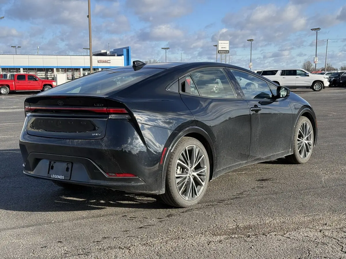 2023 Toyota Prius Limited photo 3