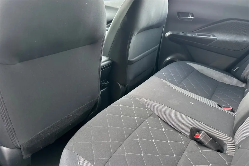 2020 Nissan Kicks SV photo 9