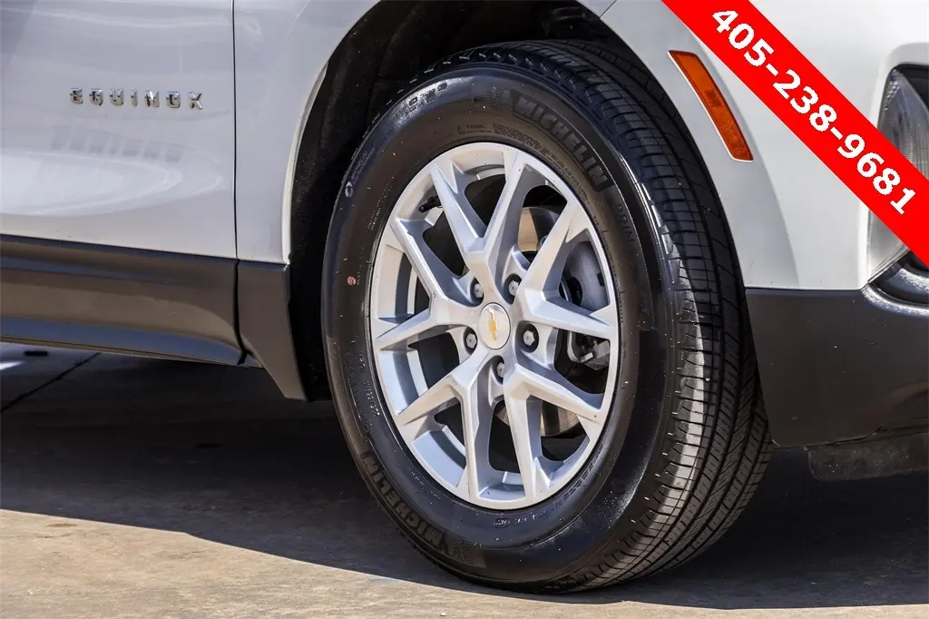 2023 Chevrolet Equinox LT photo 2