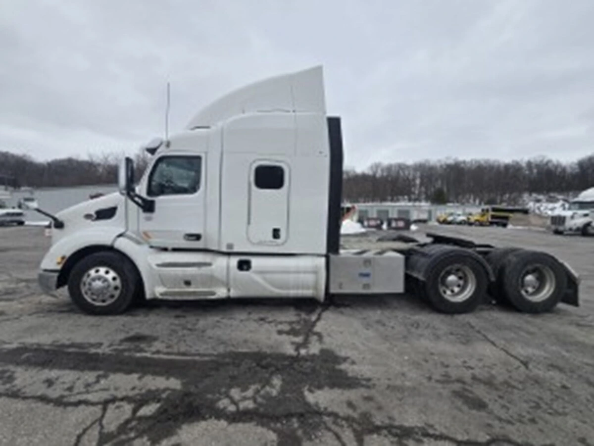 2020 Peterbilt 579 - image 7