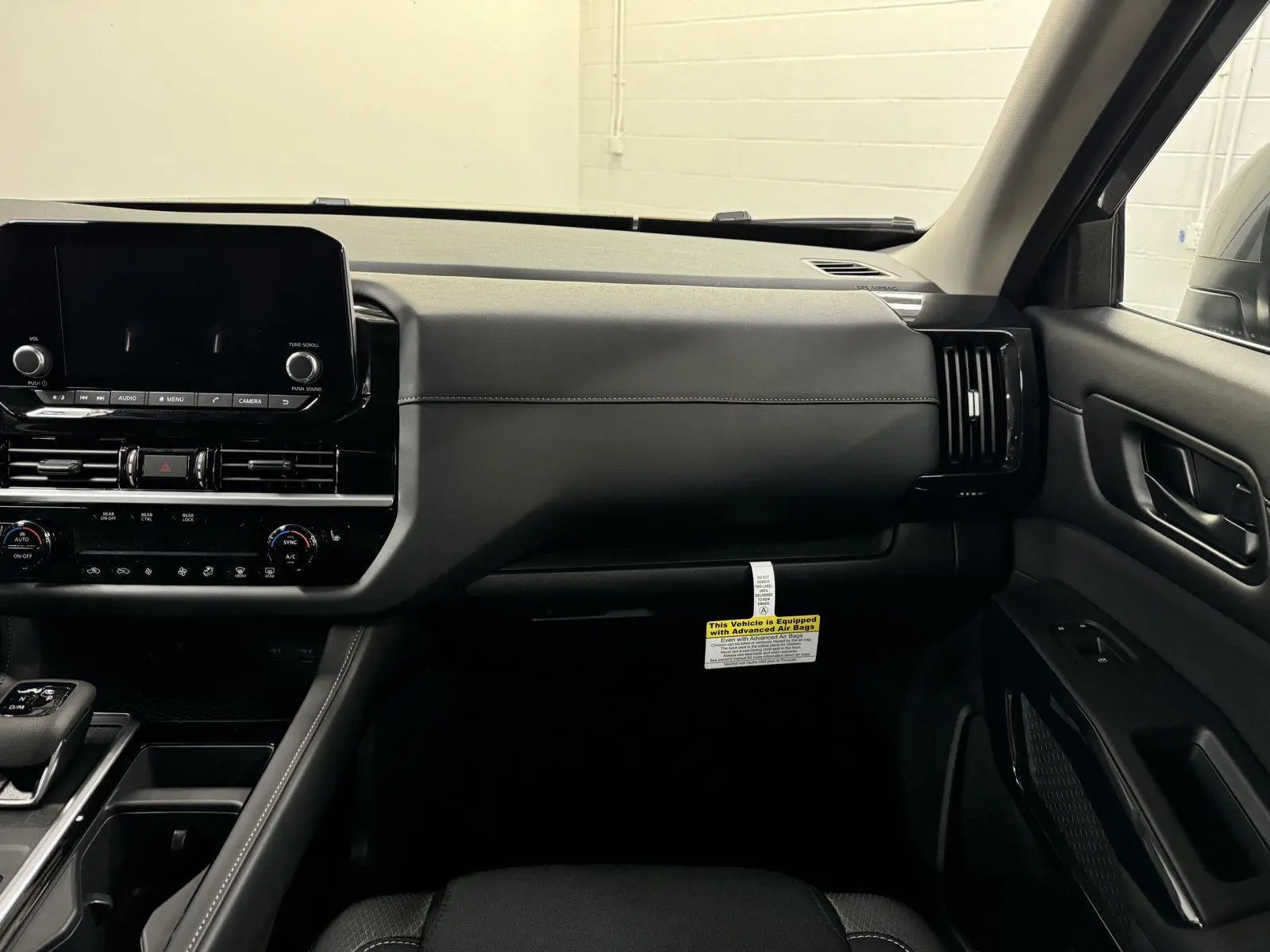 2025 Nissan Pathfinder SV photo 14