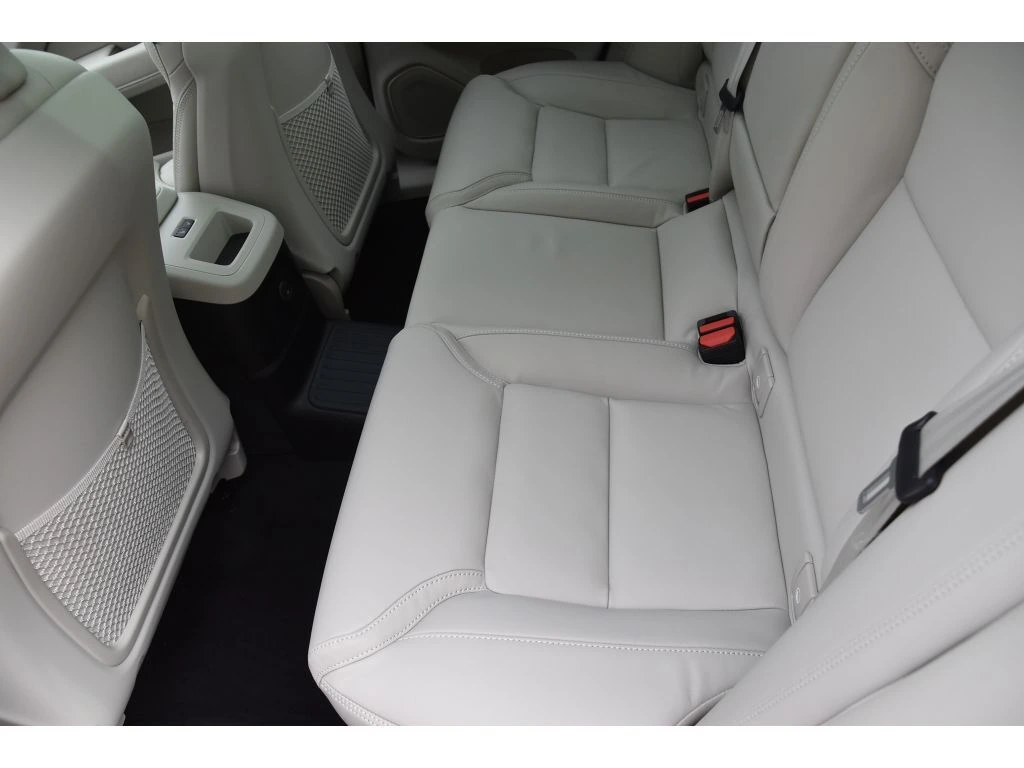 2026 Volvo - image 13