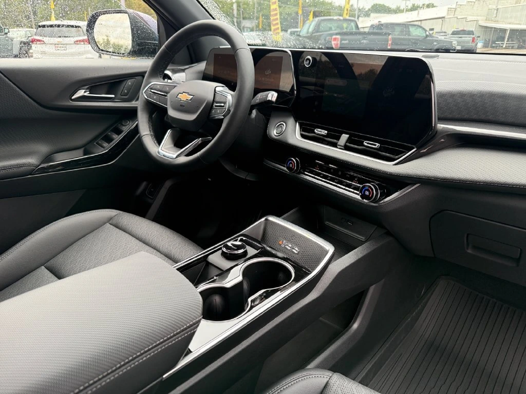 2027 Chevrolet Equinox LT - Photo 44