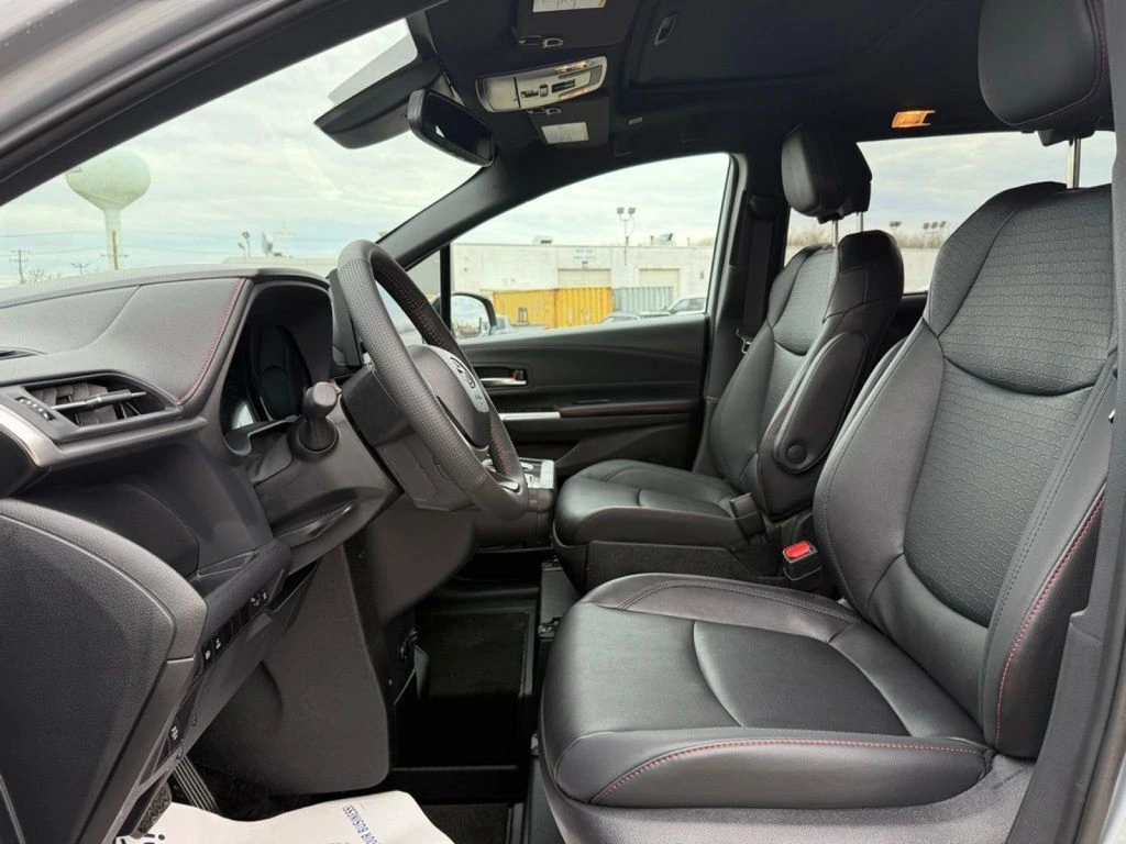 2025 Toyota Sienna XSE - Photo 33