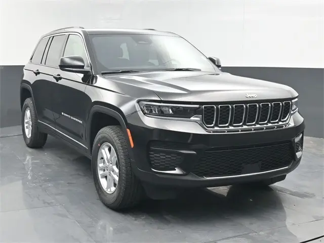 2025 Jeep Grand Cherokee Laredo's photo
