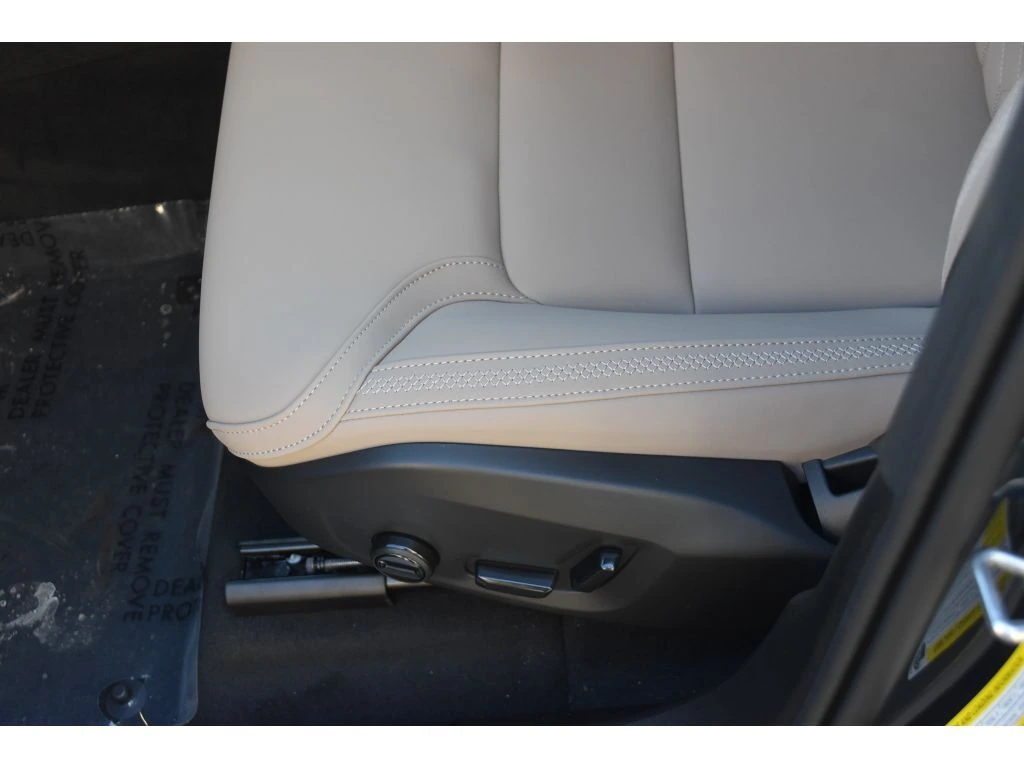 2026 Volvo - image 31