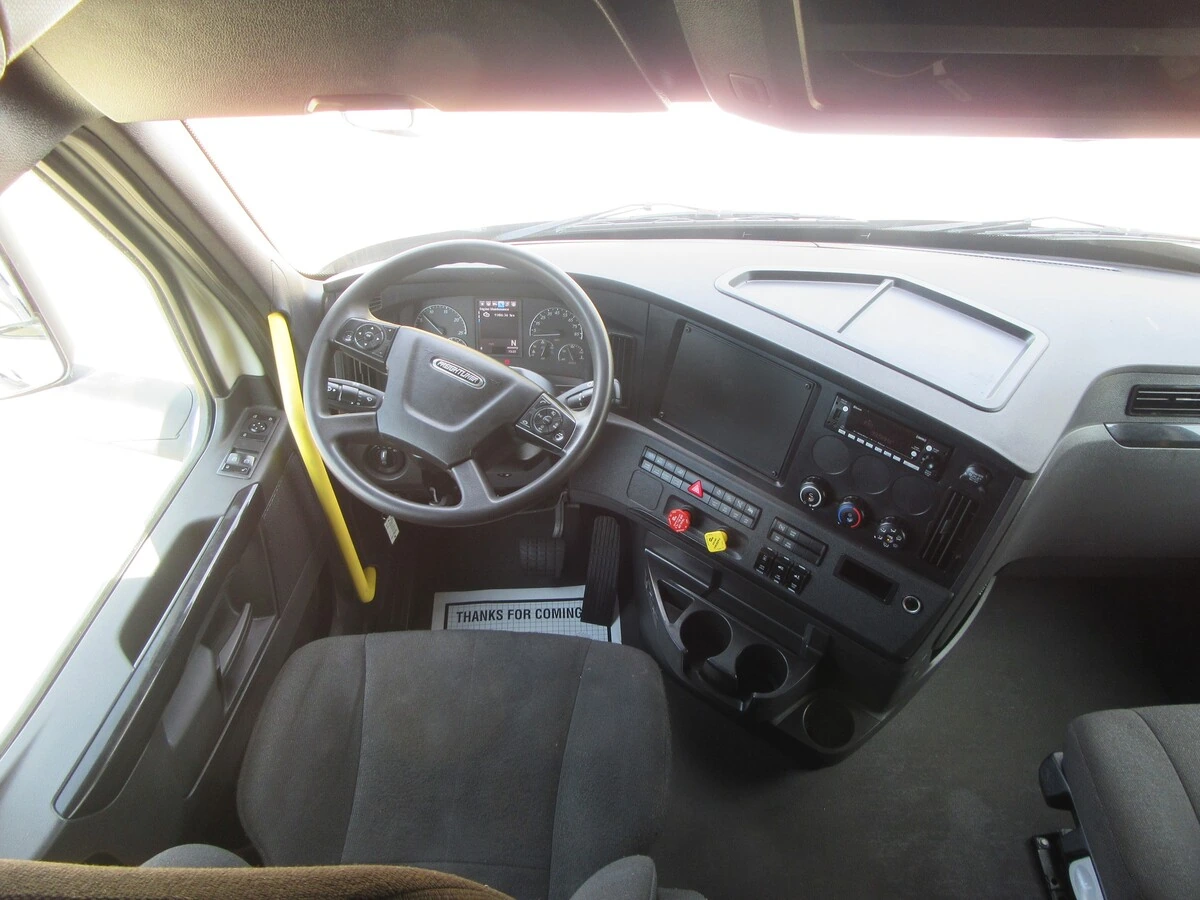 2025 Freightliner Cascadia - image 21
