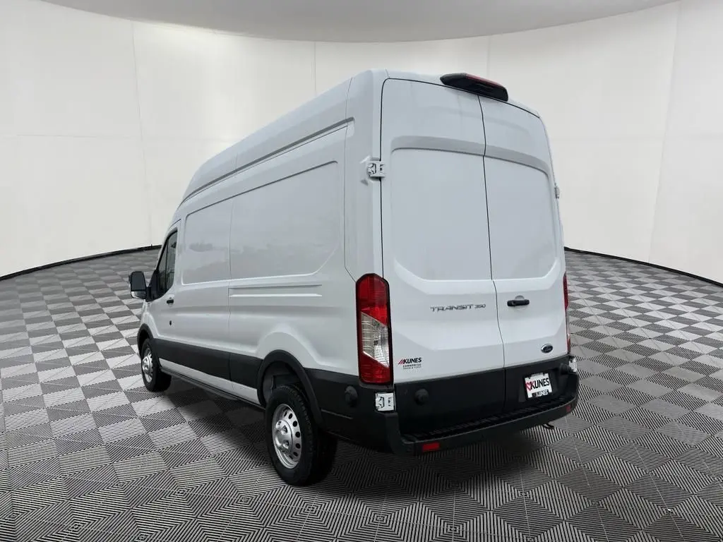 2025 Ford Transit photo 4