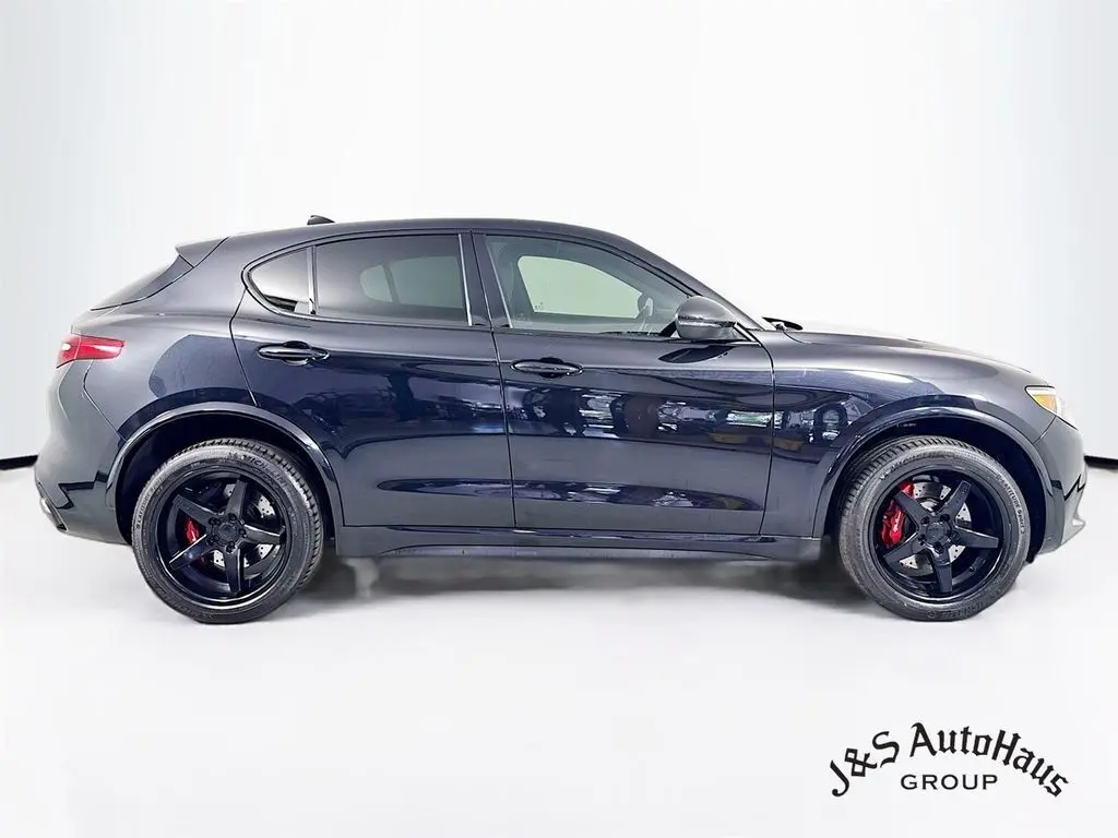 2021 Alfa Romeo Stelvio Quadrifoglio photo 8