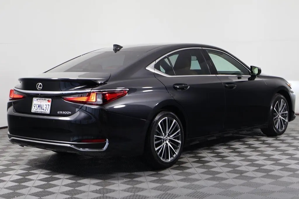 2025 Lexus ES 300h Premium photo 4