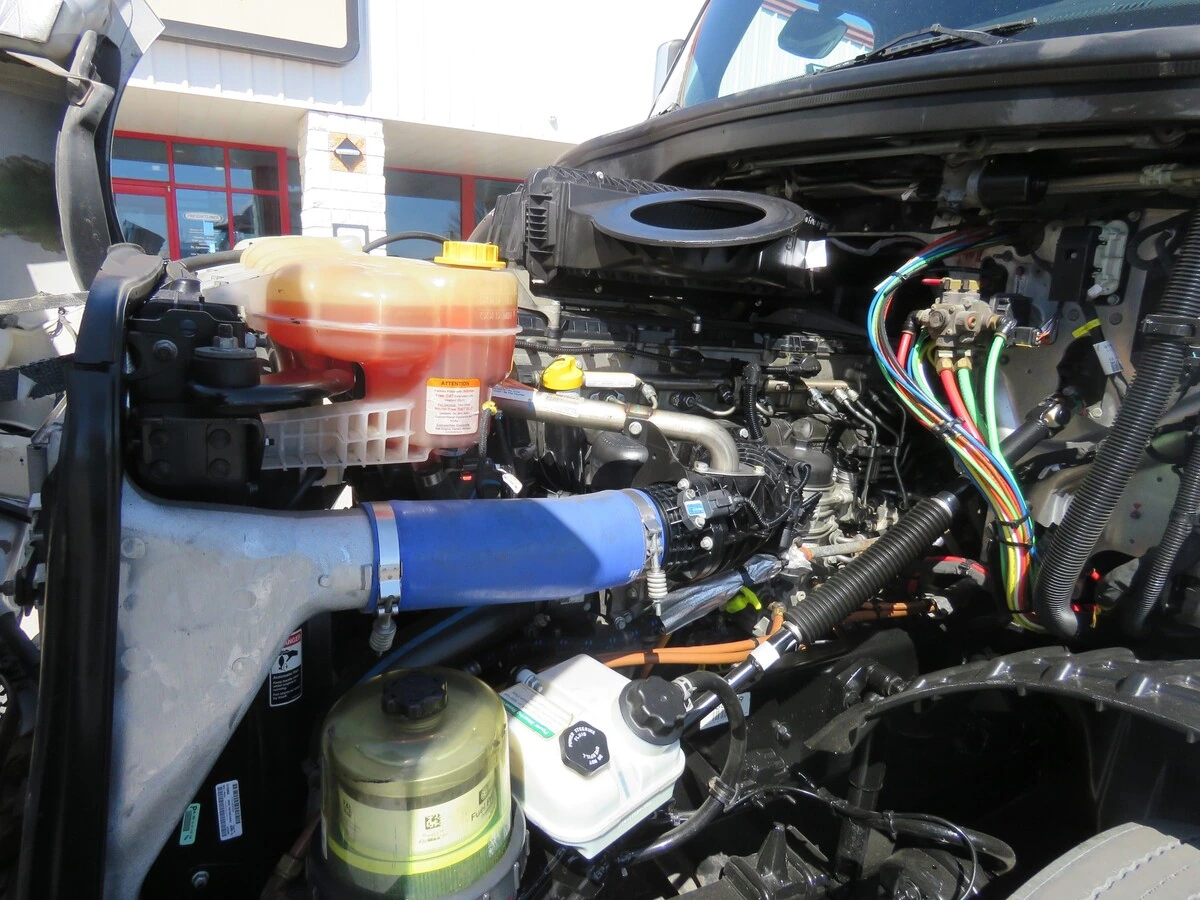 2022 Freightliner Cascadia - image 12