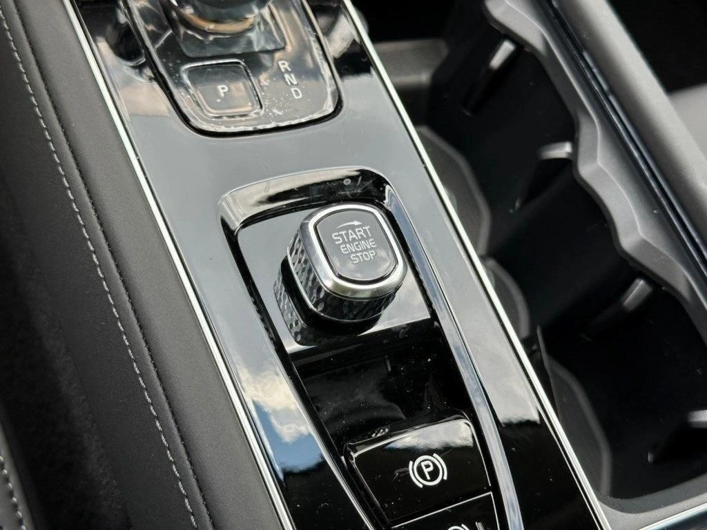 2025 Volvo - image 22