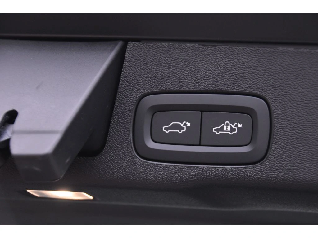 2026 Volvo - image 24