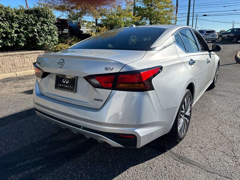 2023 Nissan Altima SV - Photo 14