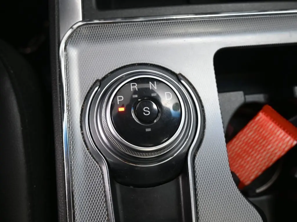 2021 Ford Edge Titanium photo 24