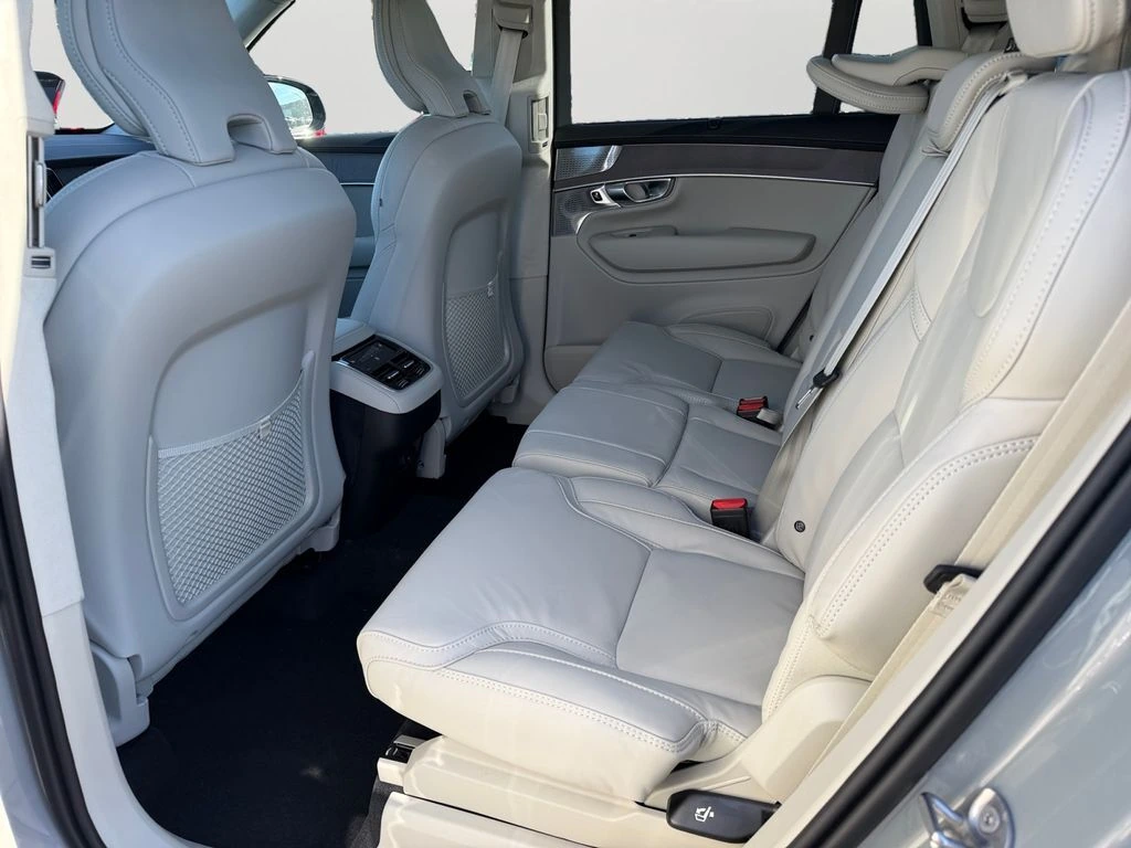 2026 Volvo - image 10