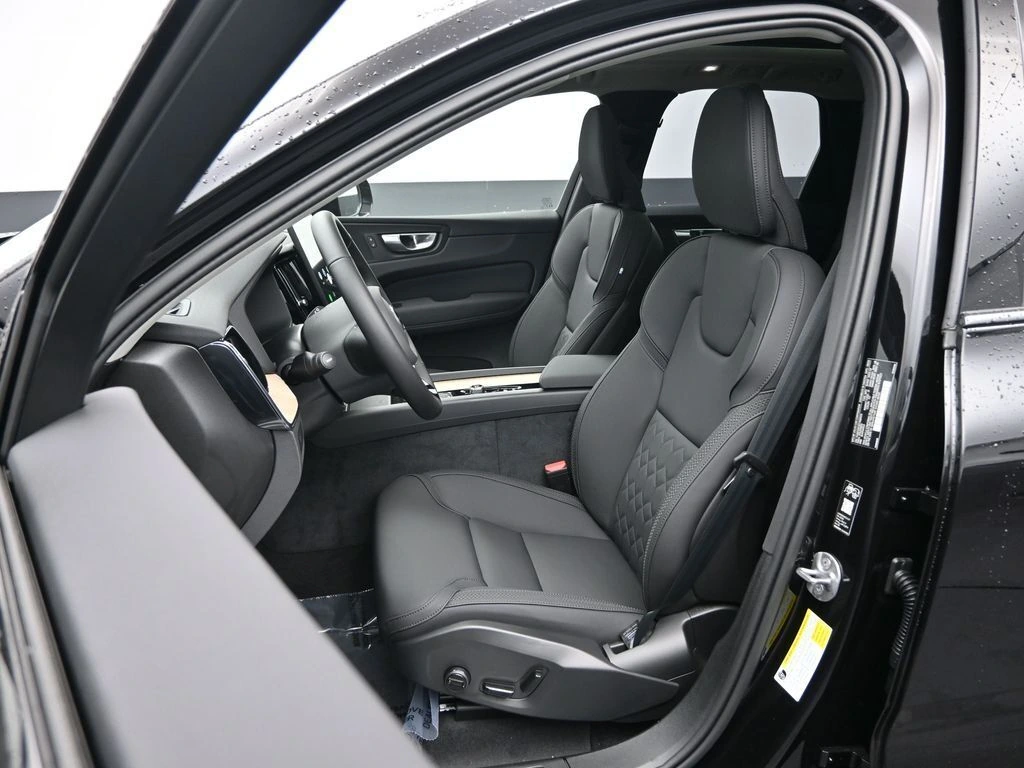 2026 Volvo XC60 Plus - Photo 21