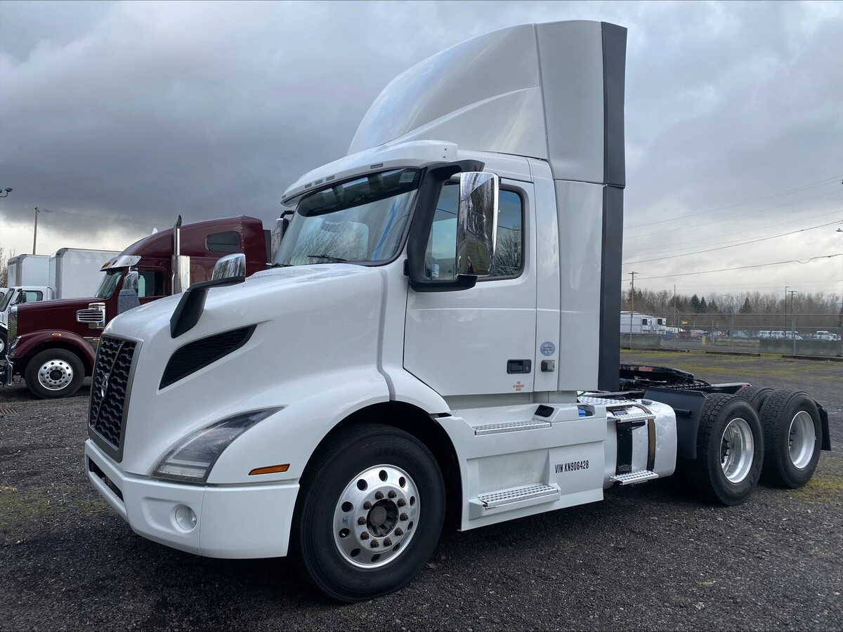 2019 Volvo VNL 860 - image 1