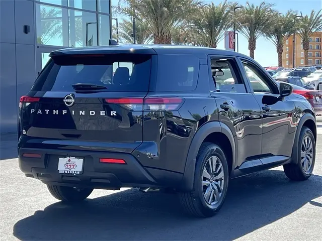 2025 Nissan Pathfinder S photo 5