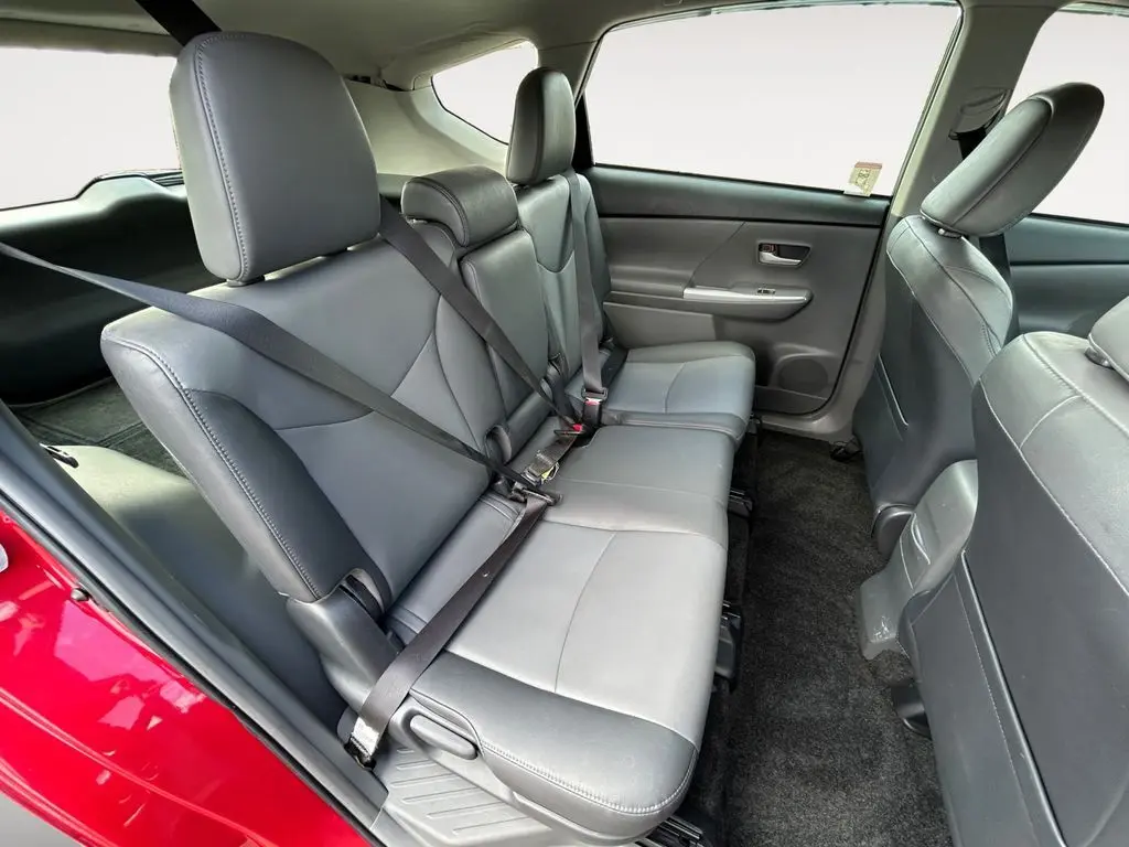 2014 Toyota Prius V Five photo 11