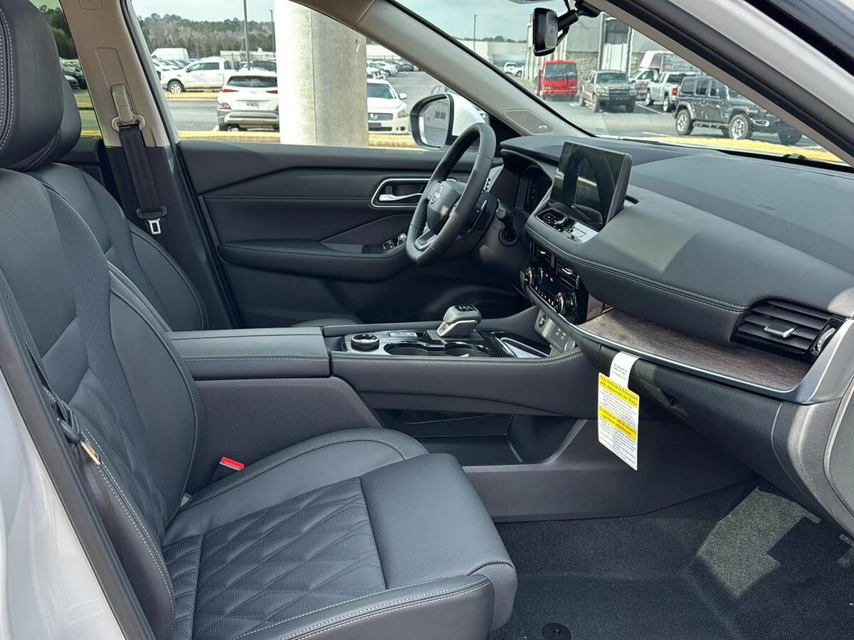 2026 Nissan Rogue Platinum - Photo 10