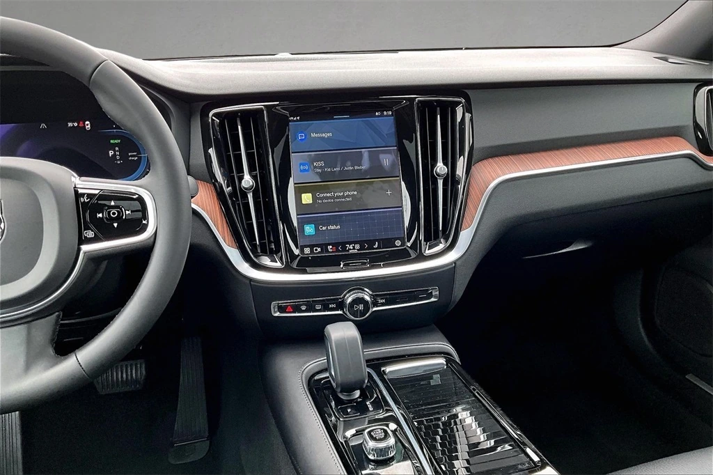 2023 Volvo - image 9