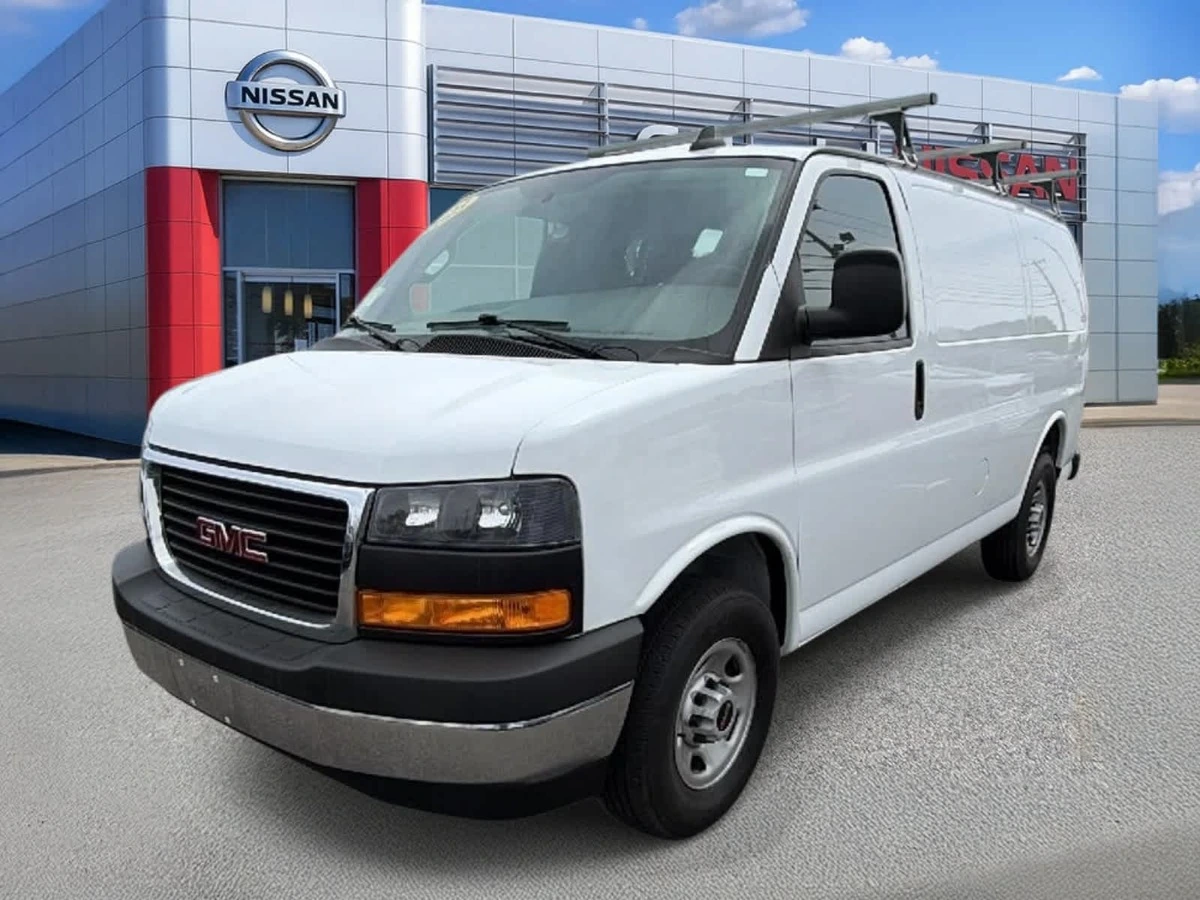 2023 GMC Savana 2500's photo