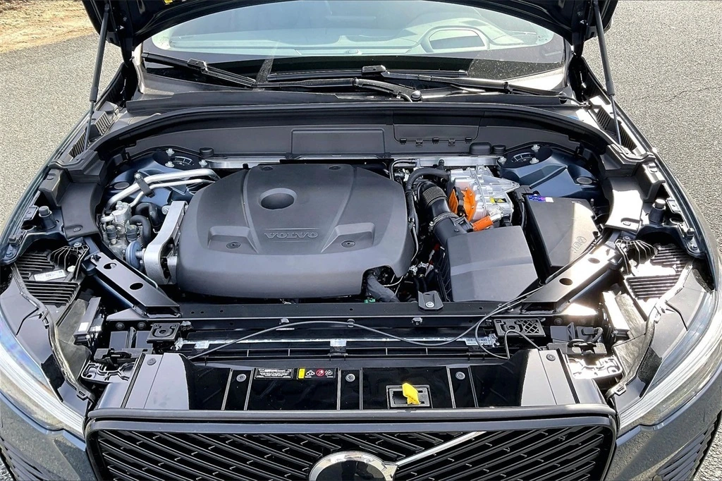 2026 Volvo - image 12