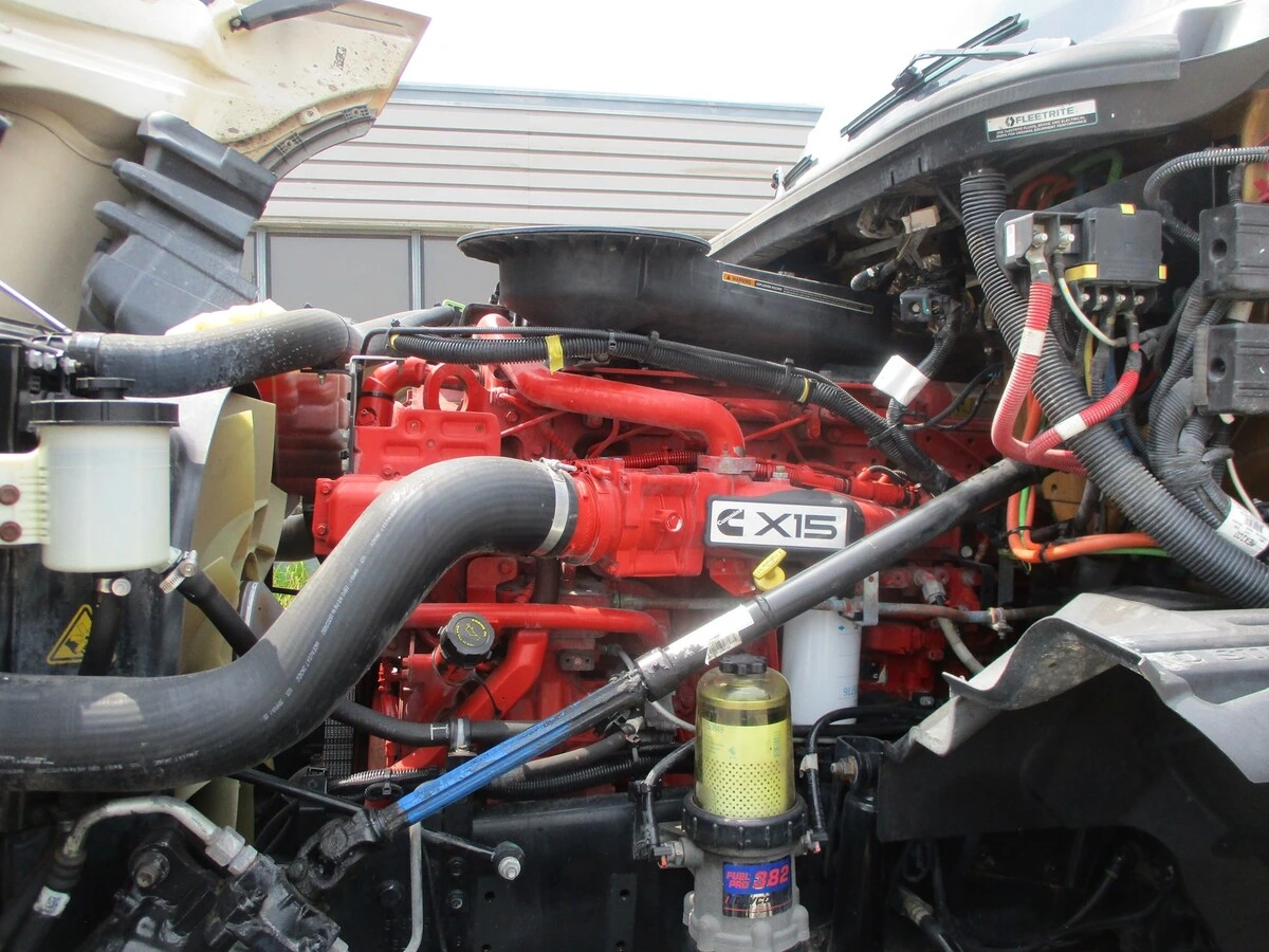 2022 International LT in Altoona, IA — photo 7