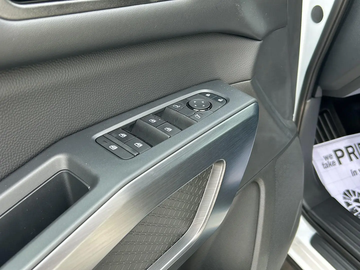2025 Nissan Pathfinder SV photo 16