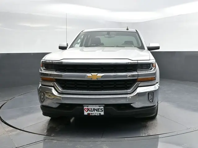 2019 Chevrolet Silverado 1500 LT photo 2
