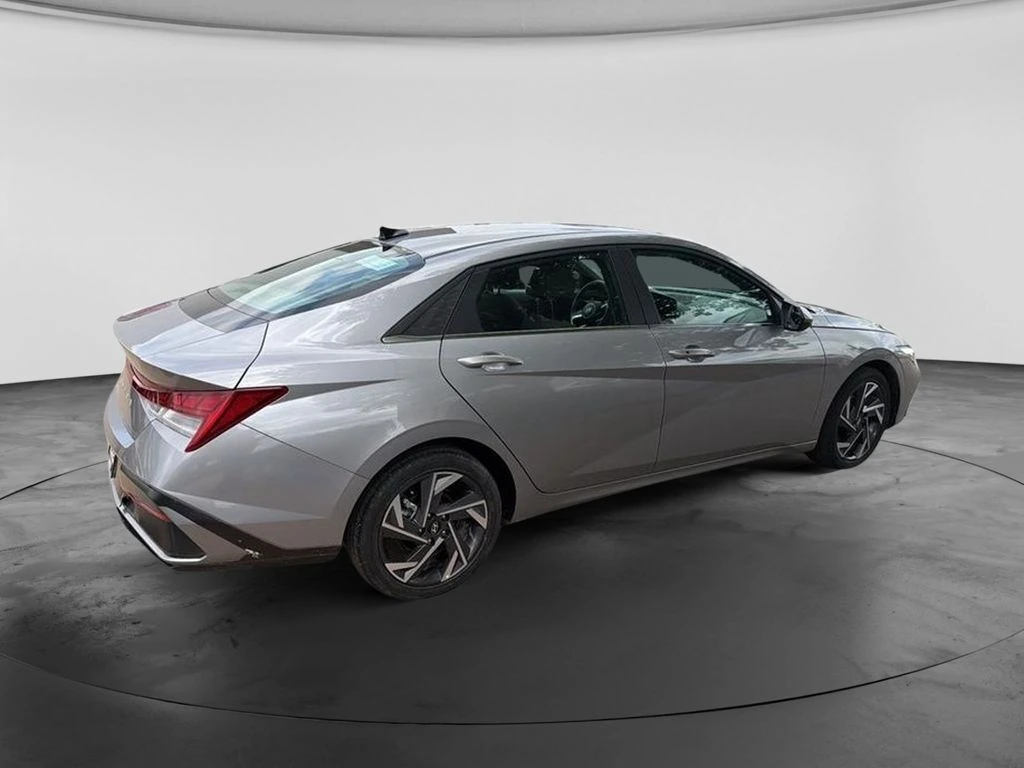 2025 Hyundai Elantra SEL - Photo 12