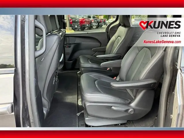 2021 Chrysler Pacifica Hybrid Touring L photo 12