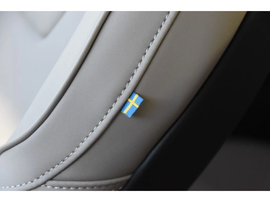 2026 Volvo - image 40