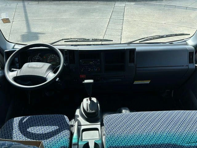 2025 Isuzu NPR - image 14