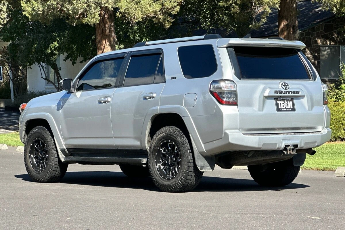 2019 Toyota 4Runner SR5 - Photo 6