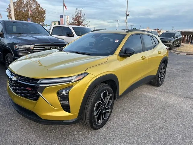 2024 Chevrolet Trax RS's photo