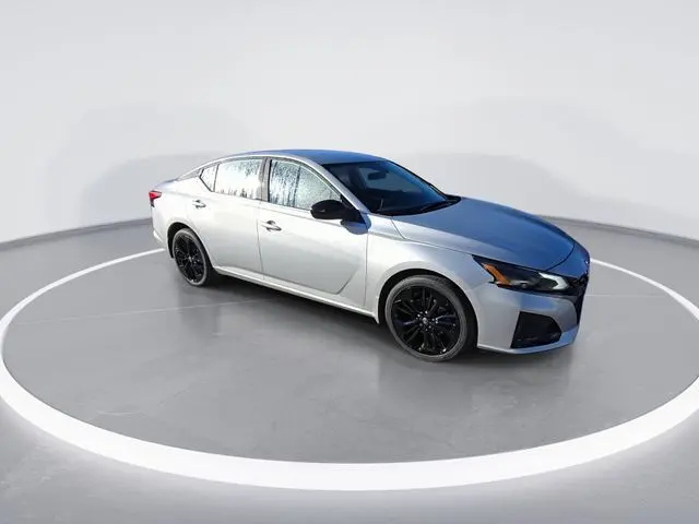 2023 Nissan Altima 2.5 SR photo 2