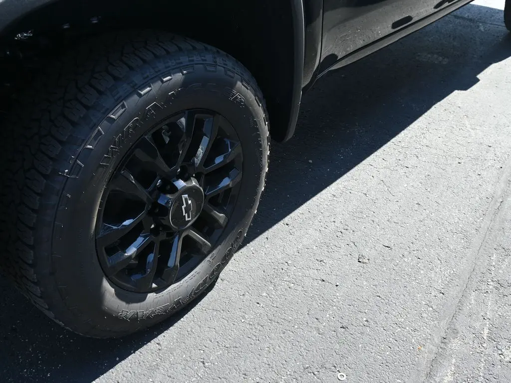 2026 Chevrolet Silverado 2500HD Custom photo 8
