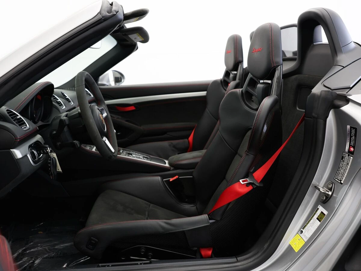 2022 Porsche 718 Spyder - Photo 15