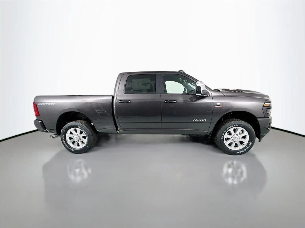 2026 RAM 3500 Laramie - Photo 8