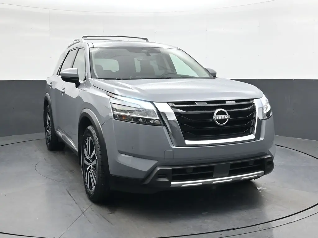 2024 Nissan Pathfinder Platinum's photo