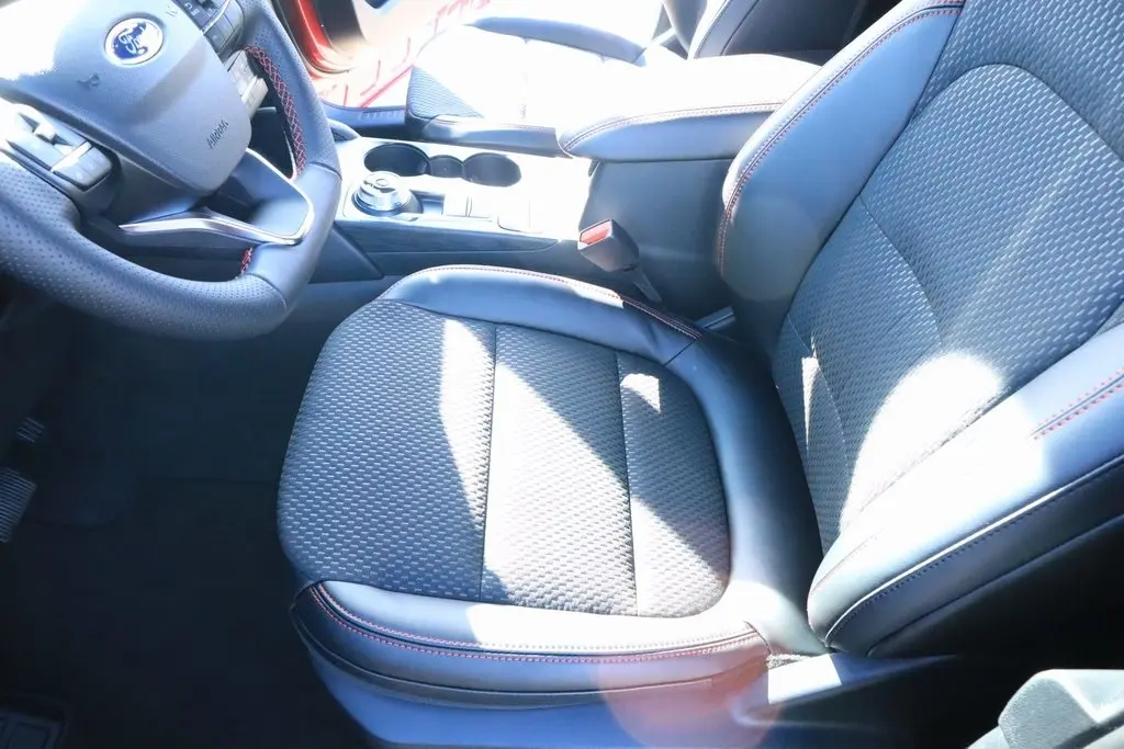 2026 Ford Escape ST-Line photo 3