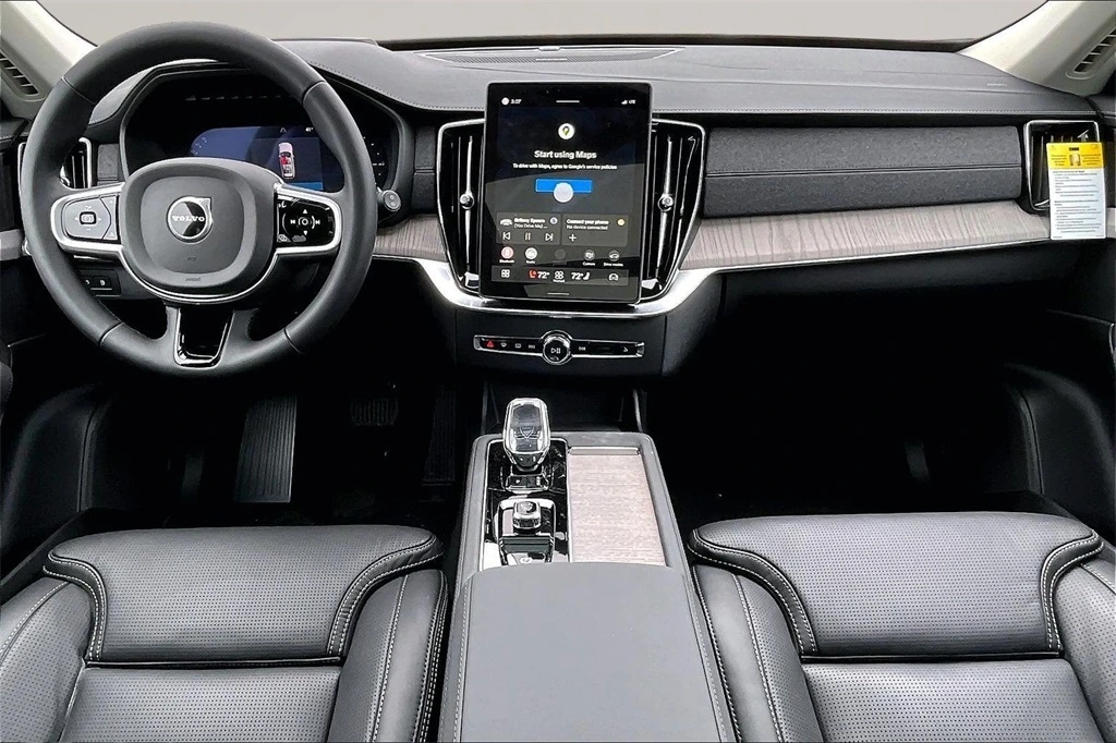 2026 Volvo - image 5