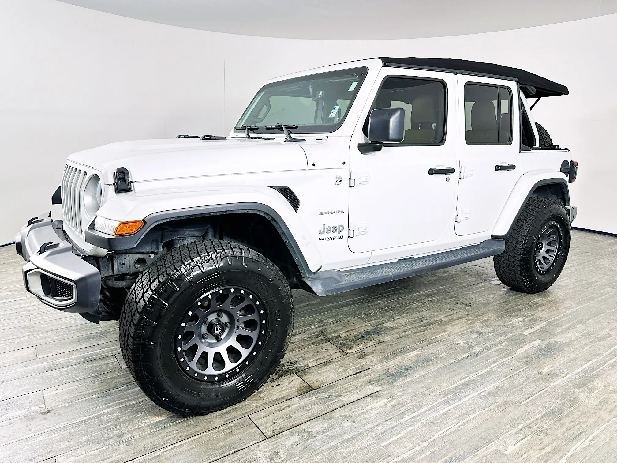 2019 Jeep Wrangler Unlimited Sahara photo 3