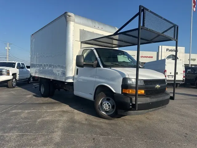2018 Chevrolet Express 3500 Work Van Cutaway photo 2