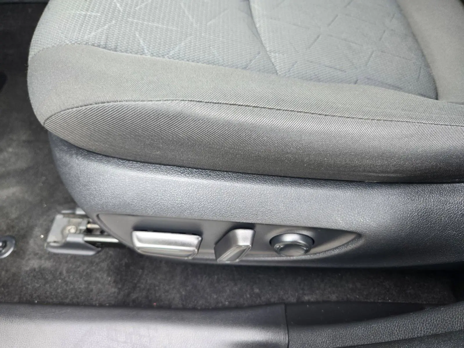 2022 Toyota RAV4 XLE photo 14