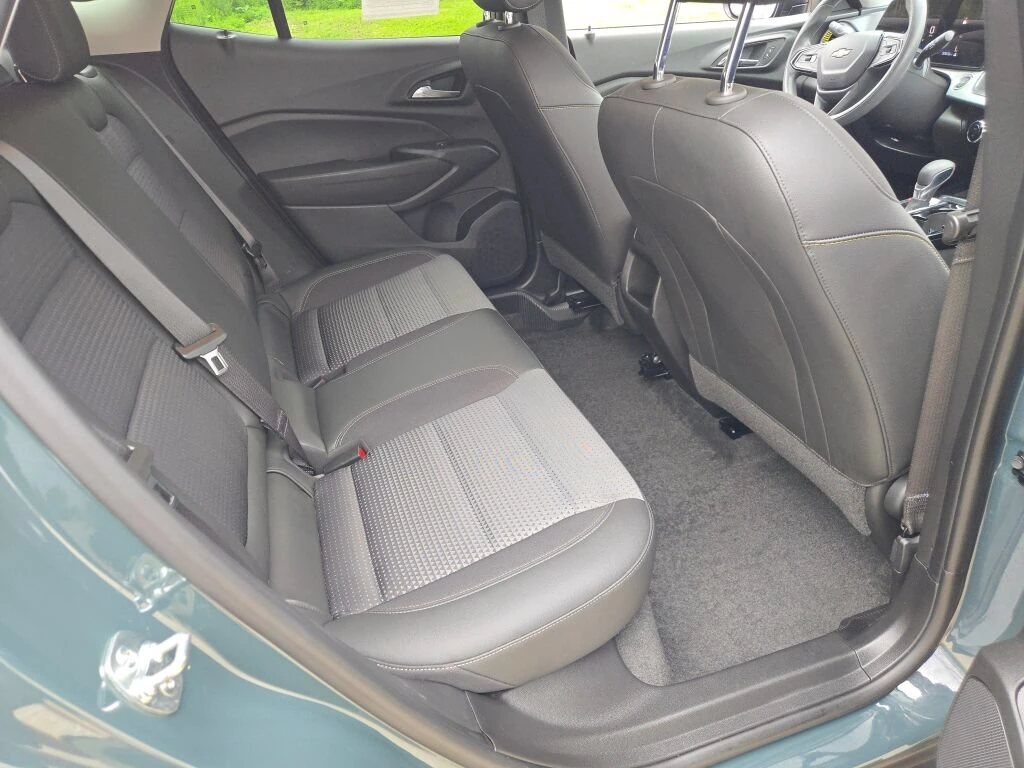 2025 Chevrolet Trax LT - Photo 12