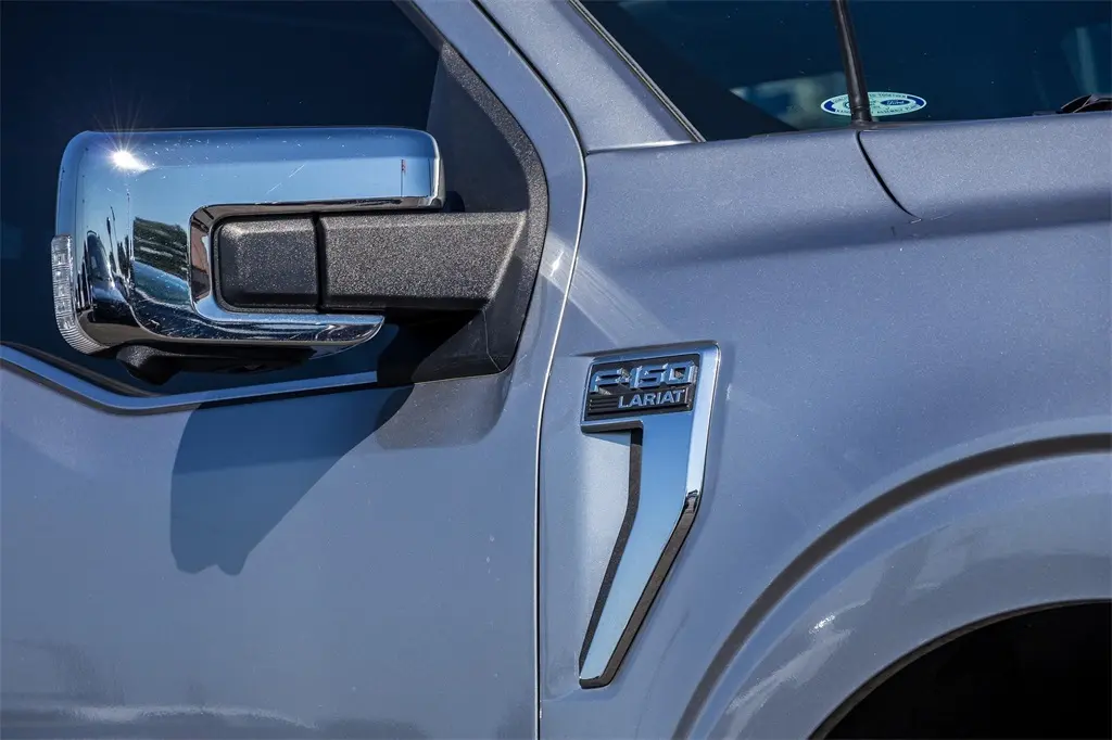 2022 Ford F-150 Lariat FX4 photo 3